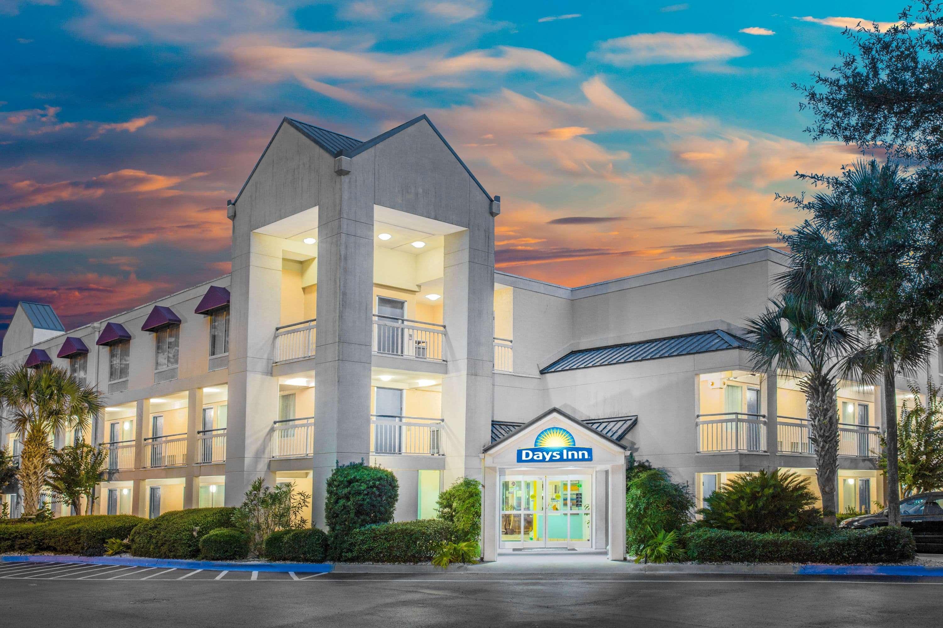 Hotel Carolina A Days Inn By Wyndham Hilton Head Island Exterior photo