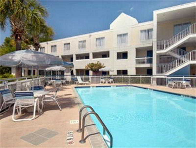 Hotel Carolina A Days Inn By Wyndham Hilton Head Island Exterior photo